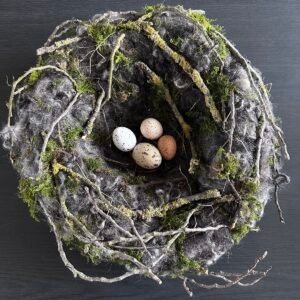 paas decoratie vogelnest van wol.